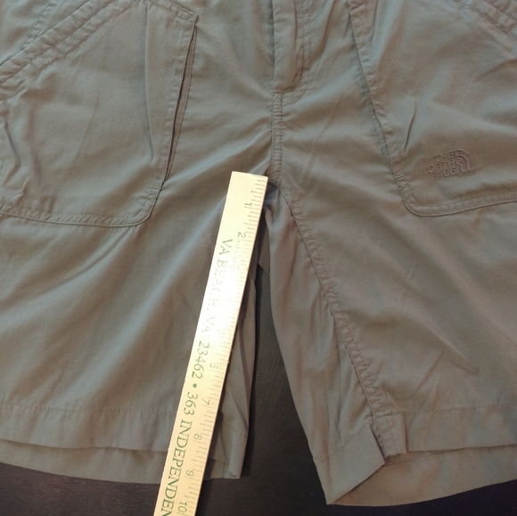 North Face size 10 brownish green shorts - Picture 4 of 8